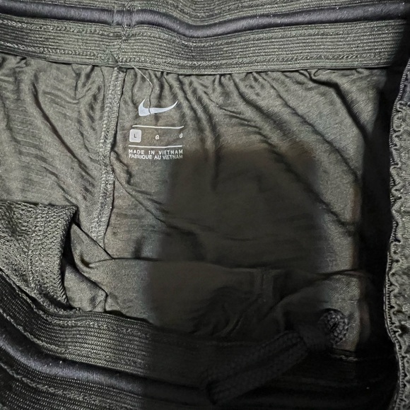 Large Nike shorts. Great condition - Picture 2 of 2